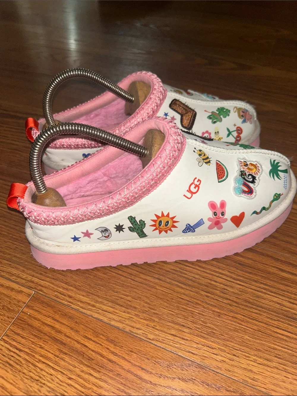 UGG Tazz Pop Sketch Slipper Humberto Cruz White Pink Platform Women's Size 6